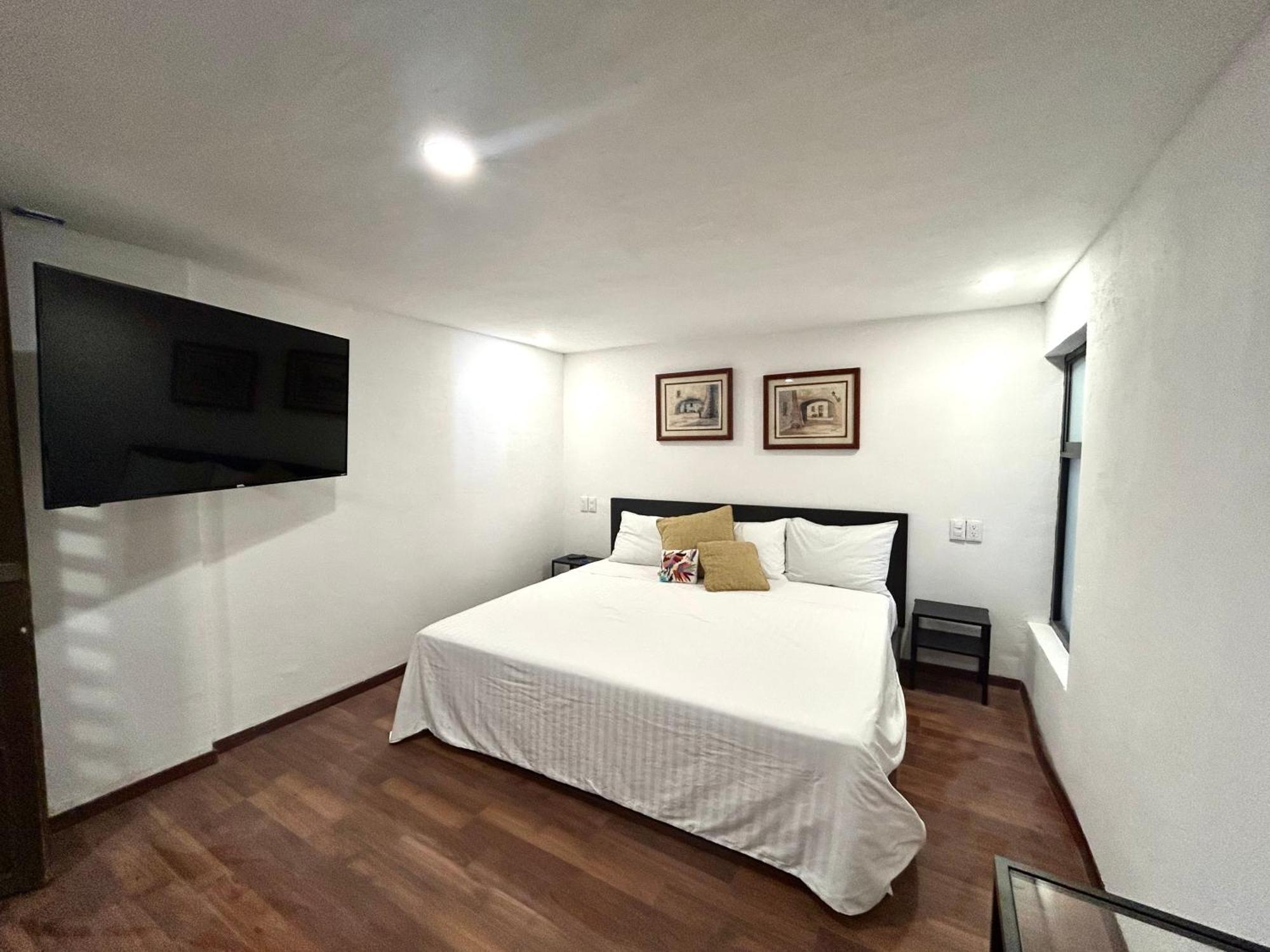 Lindas Suites Eugenio Sue Mexico City Exterior photo